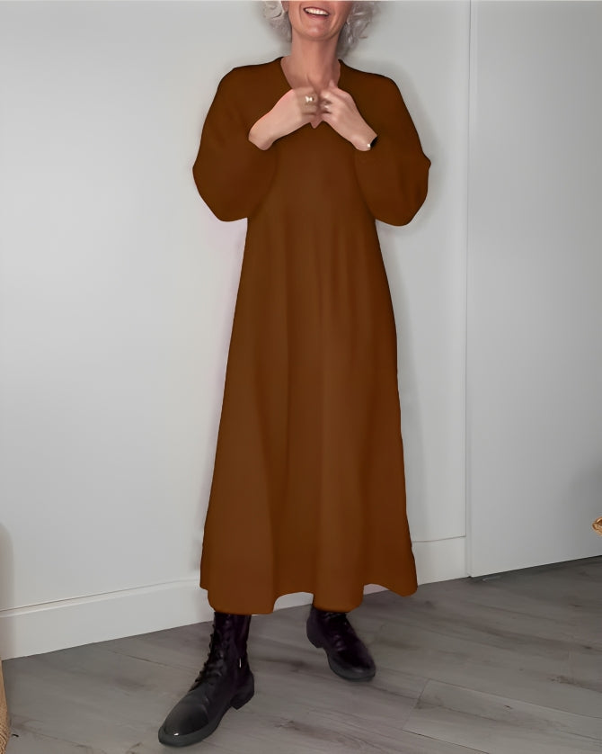 Amanda - The slimming long dress with V-neckline