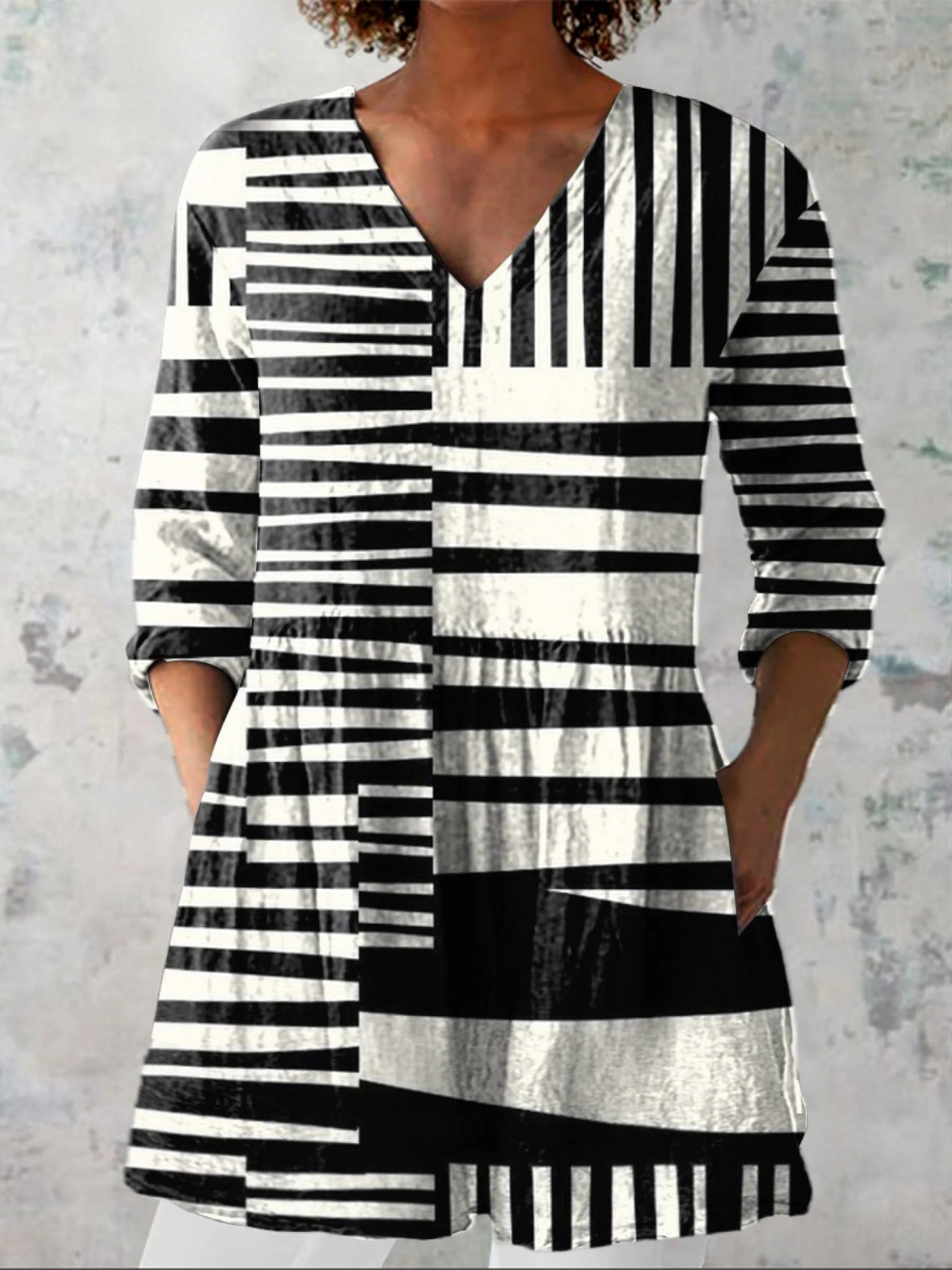 Ophalyn - Women's long tunic with graphic stripes and V-neck