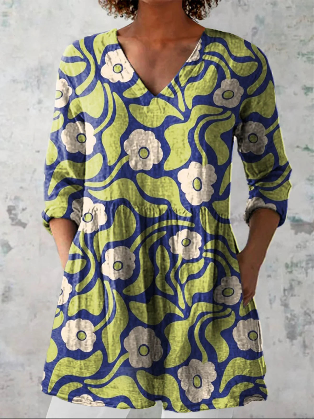 Ophalyn - Women's long tunic with graphic stripes and V-neck