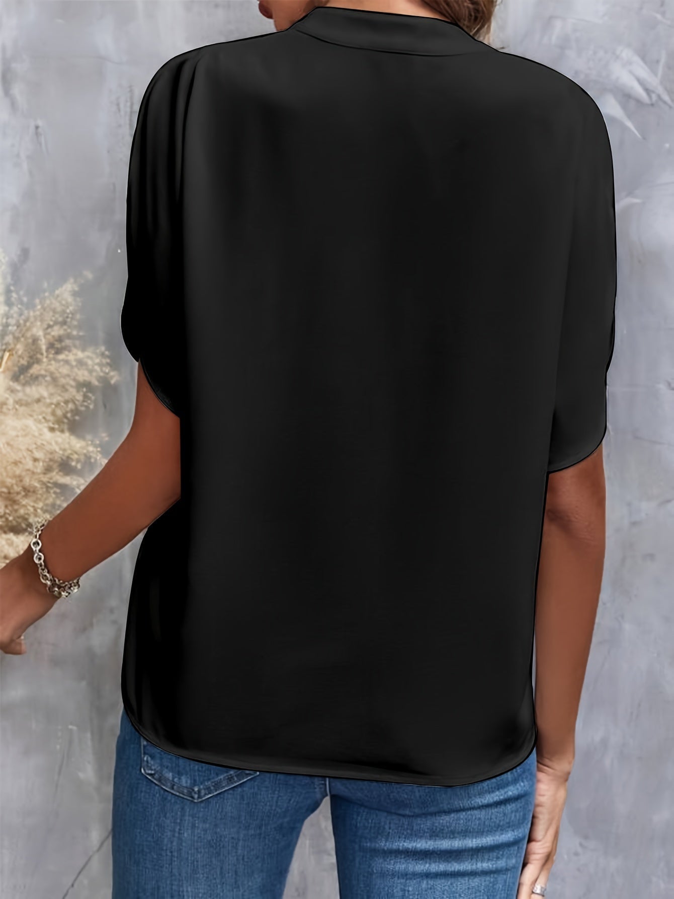 Kiana - Solid Color Blouse with V-Neck
