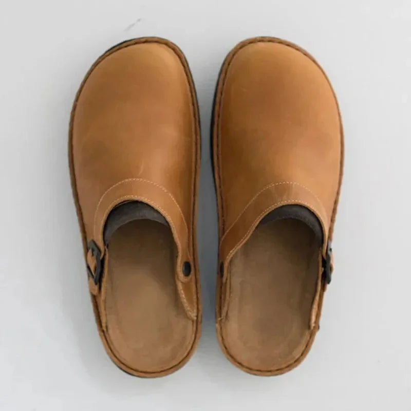 Jonas - Men's closed-toe leather mules with buckle and comfort sole