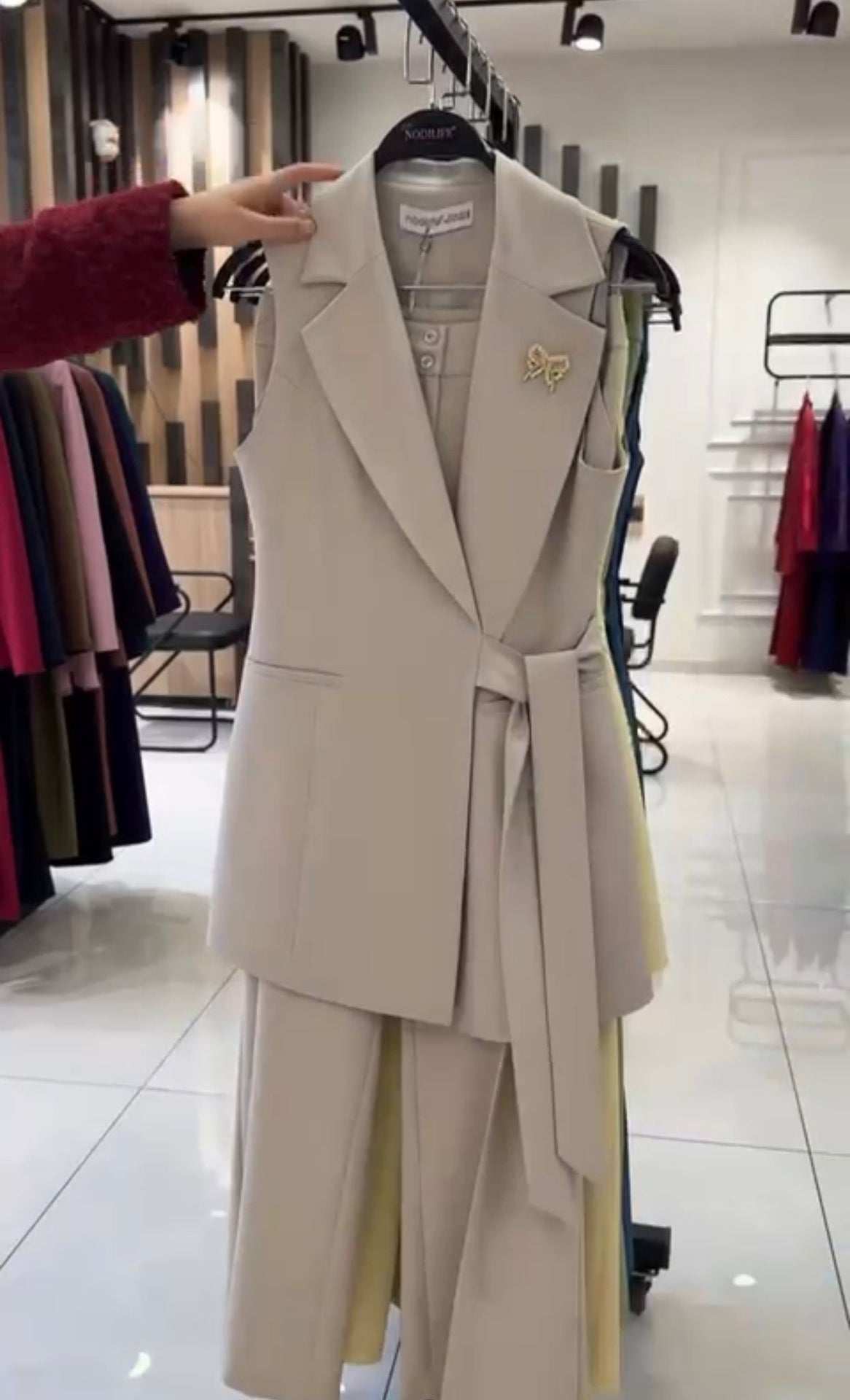 Fynellea - Elegant Women's Sleeveless Wide-Leg Pants Set with Belted Waist