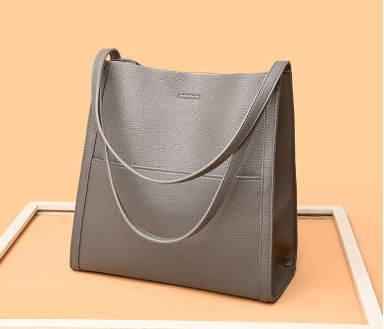 Corinne - Elegant and spacious leather shoulder bag