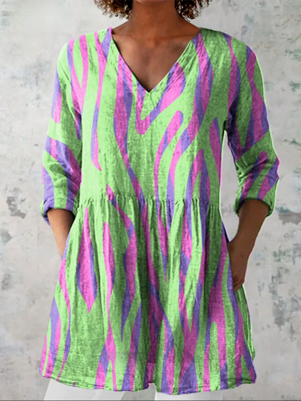 Ophalyn - Women's long tunic with graphic stripes and V-neck