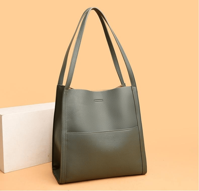 Corinne - Elegant and spacious leather shoulder bag