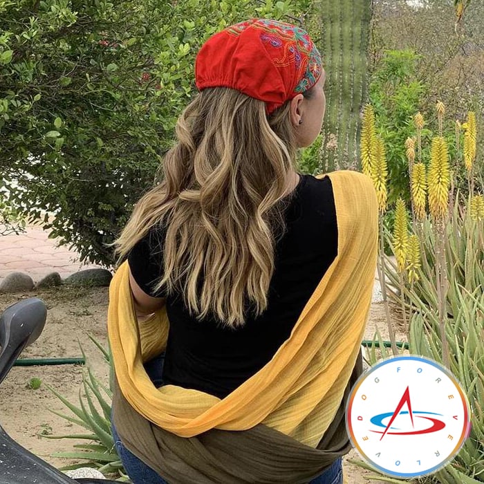 Ravelle - Hand-embroidered bandanas and caps with colorful designs