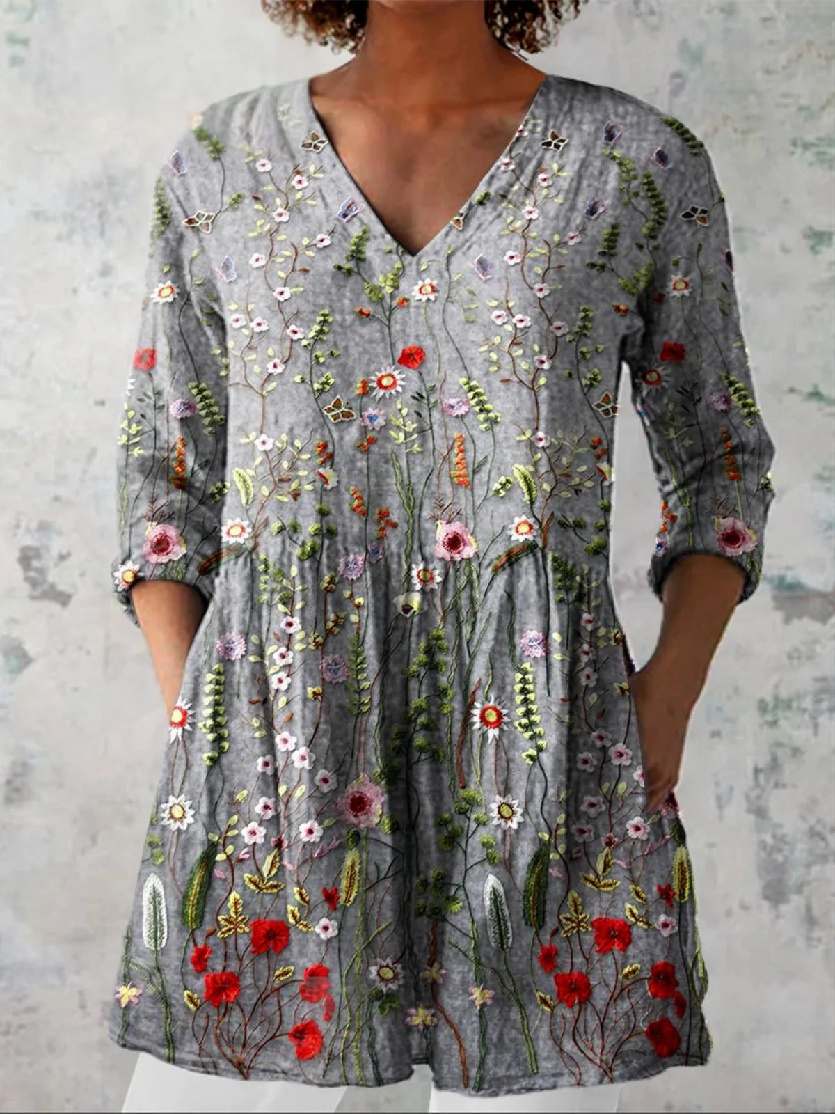 Ophalyn - Women's long tunic with graphic stripes and V-neck