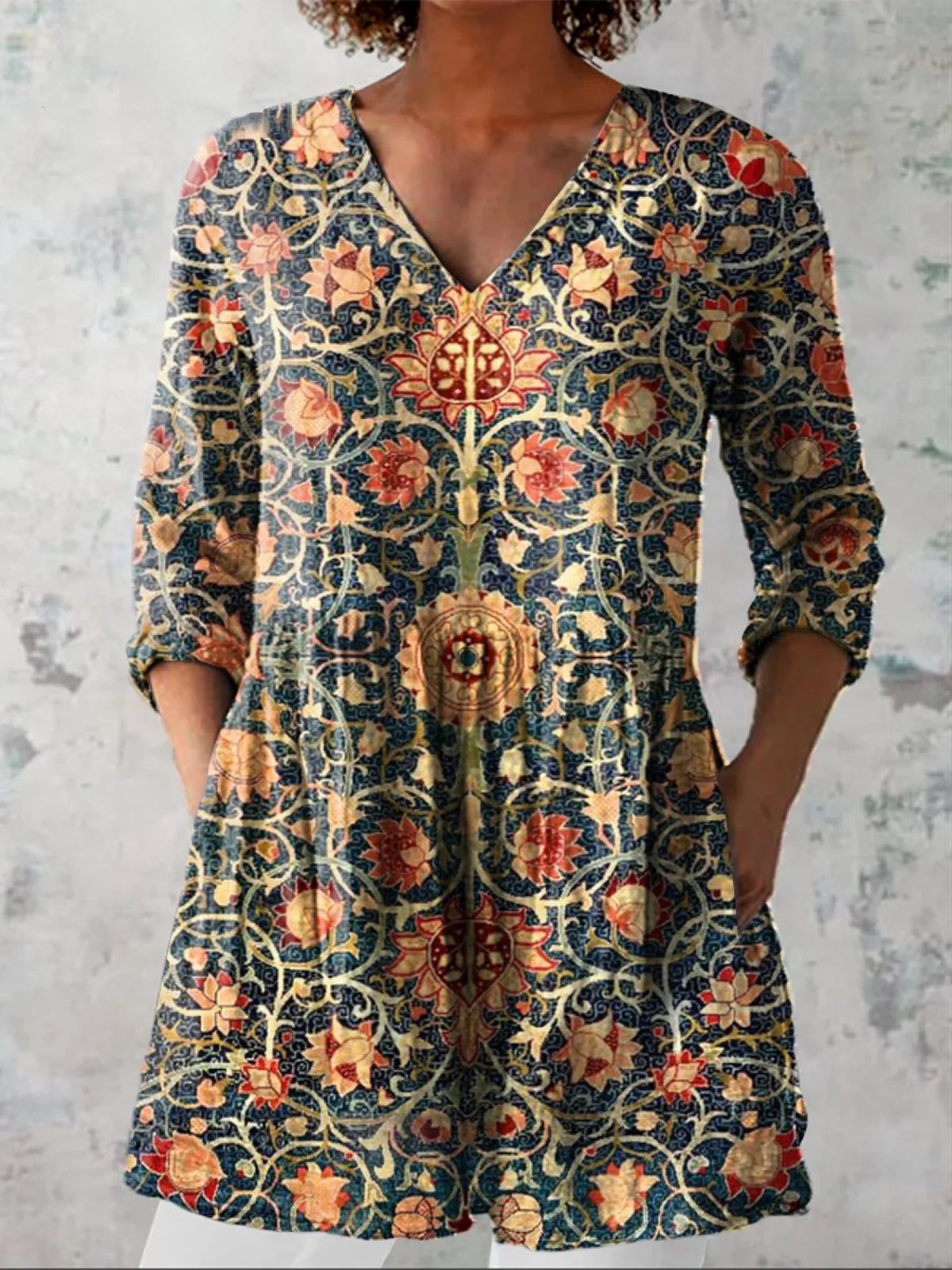 Ophalyn - Women's long tunic with graphic stripes and V-neck