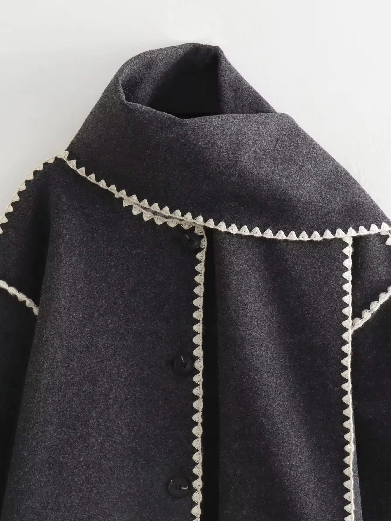 Antoinette - Elegant Coat with Round Neck and Pockets