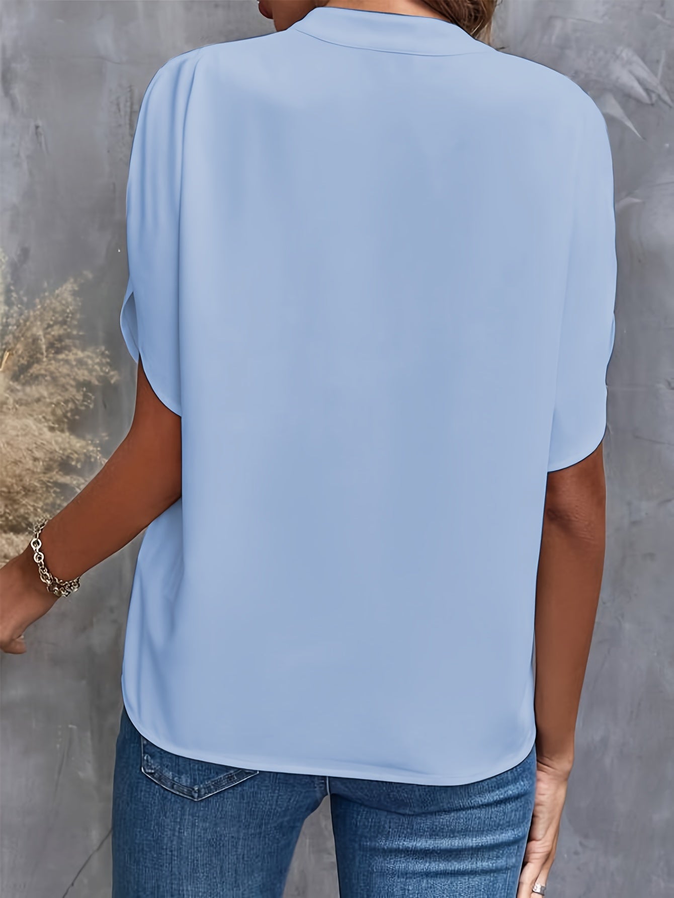 Kiana - Solid Color Blouse with V-Neck 