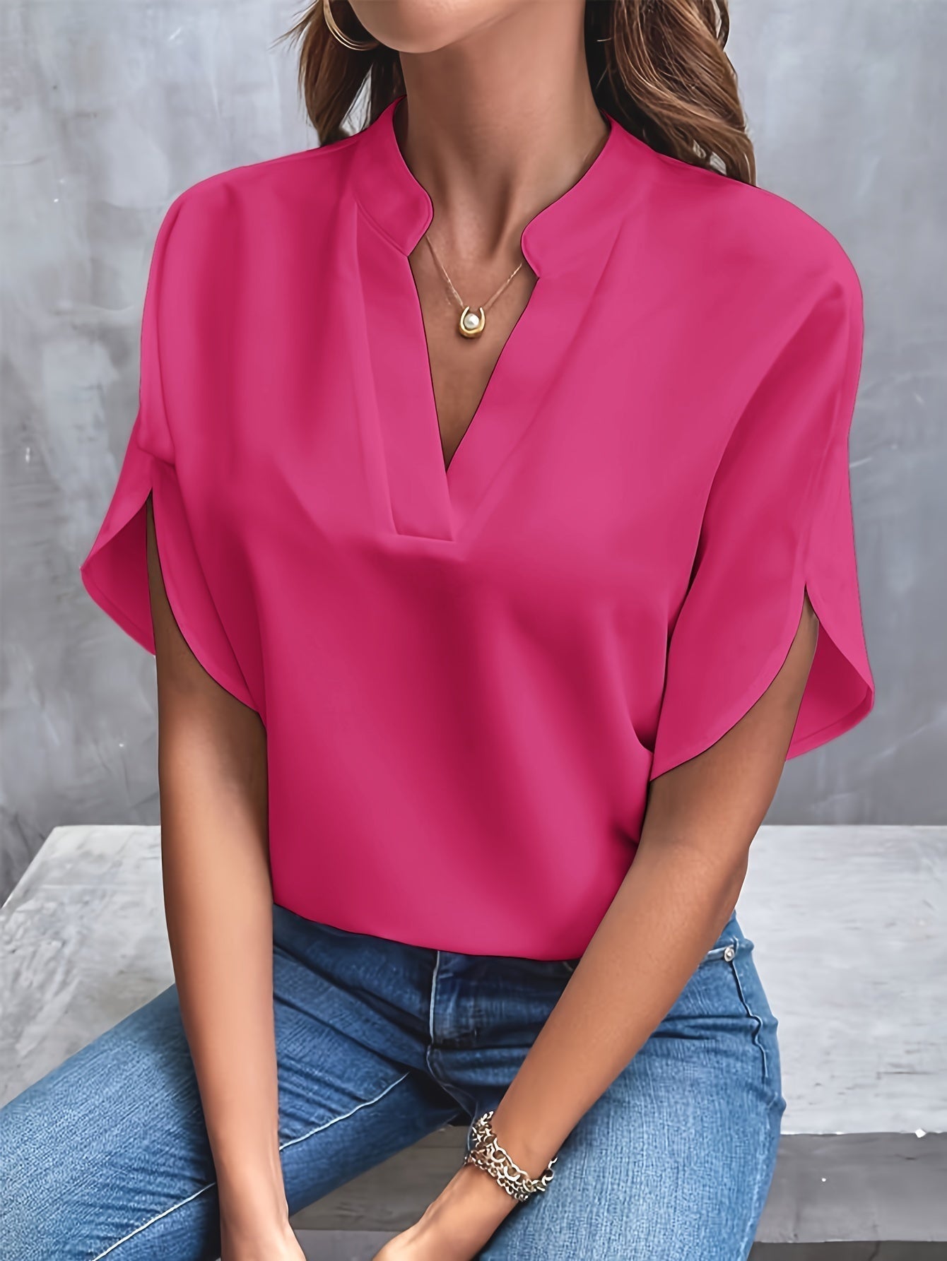 Kiana - Solid Color Blouse with V-Neck 