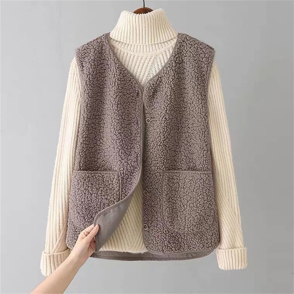 Avriel - Women's Sleeveless Lambswool Coat