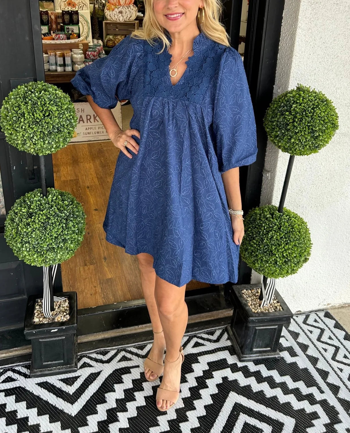 Tesia - Short Jacquard Dress with Puff Sleeves