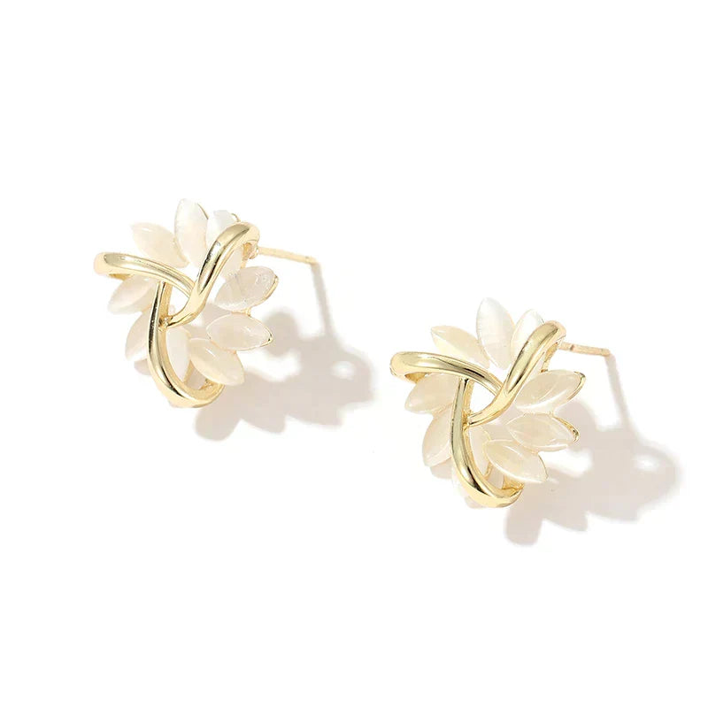 Circle earrings with opal petals in gold 