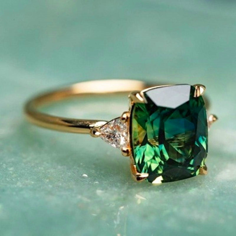 Ring with Green Zirconium in Gold 