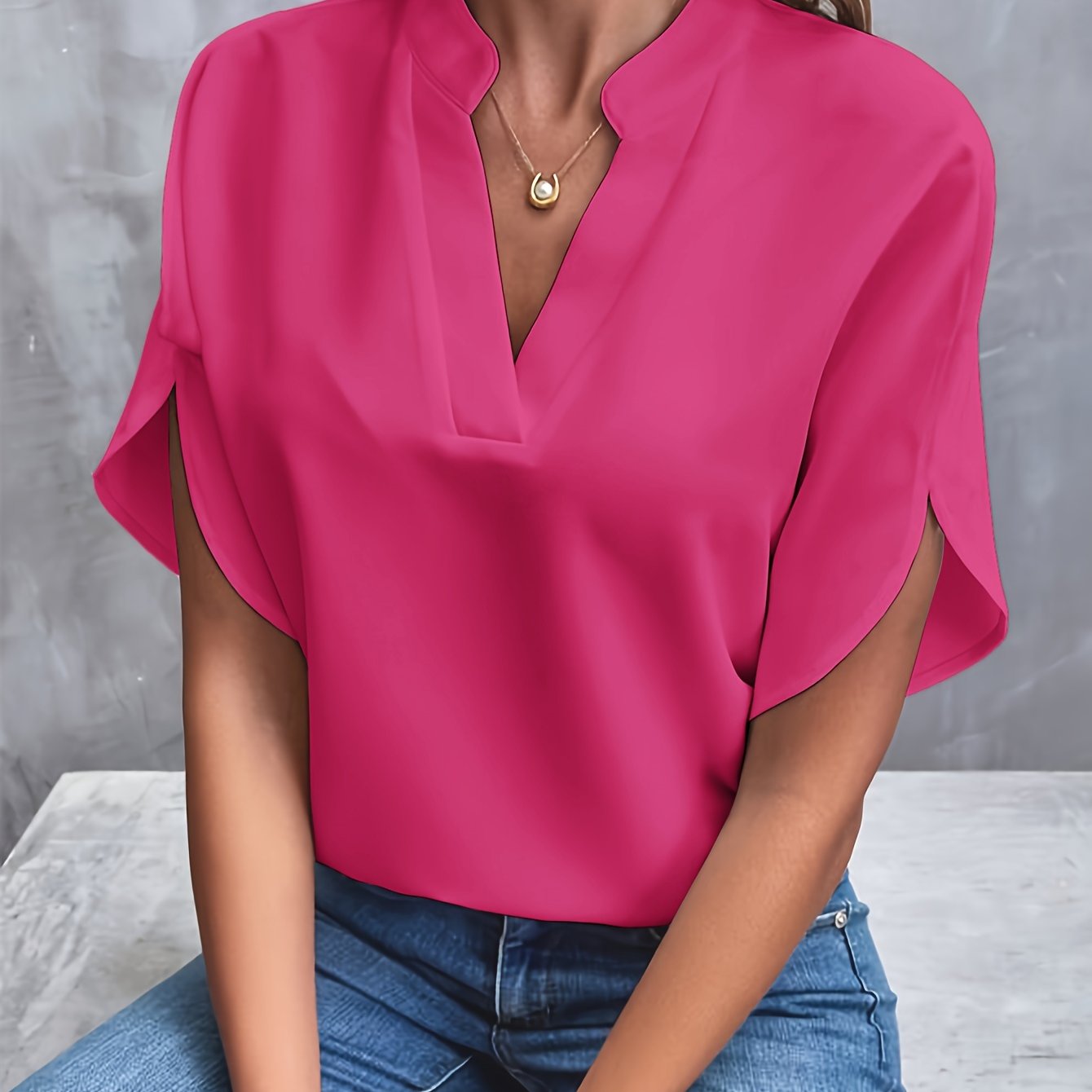 Kiana - Solid Color Blouse with V-Neck 