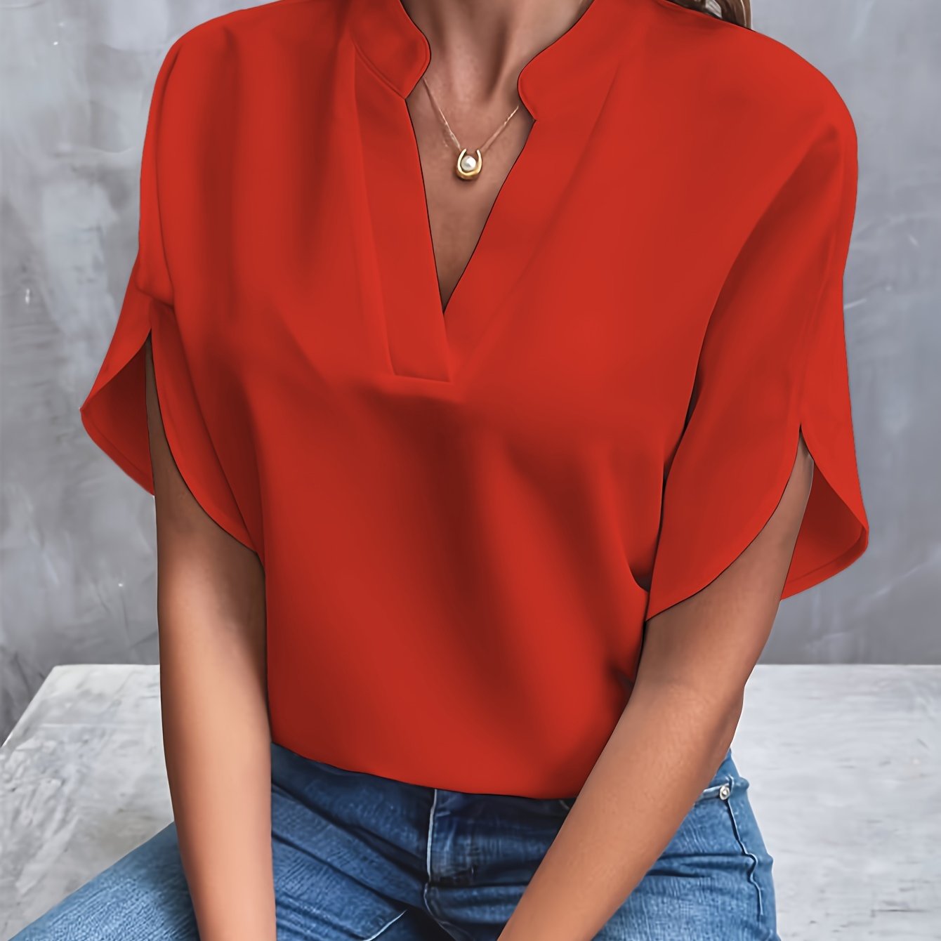 Kiana - Solid Color Blouse with V-Neck 