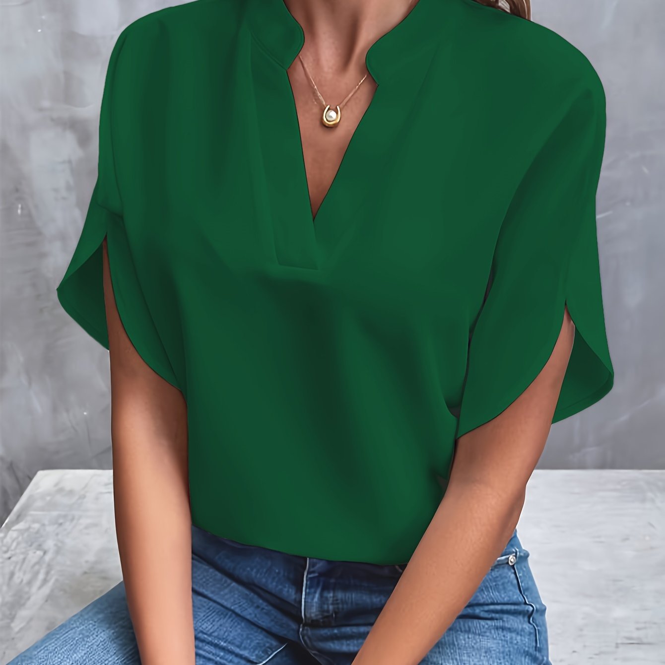 Kiana - Solid Color Blouse with V-Neck 