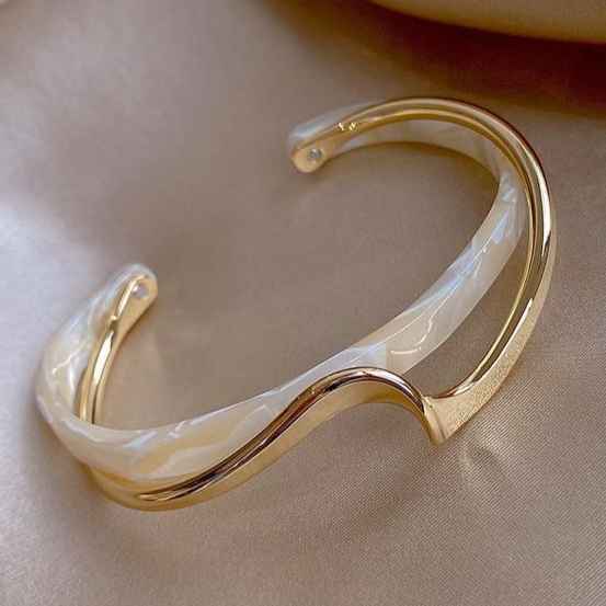 Elegant White Opal Gold Bracelet 