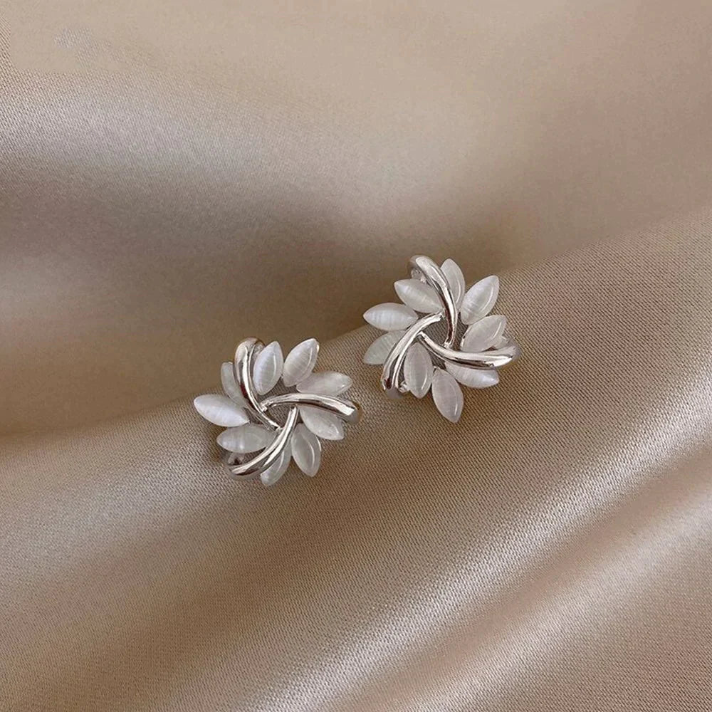 Circle earrings with opal petals in gold 