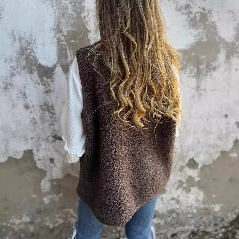 Nahla - Warm Short Cardigan with Buttons